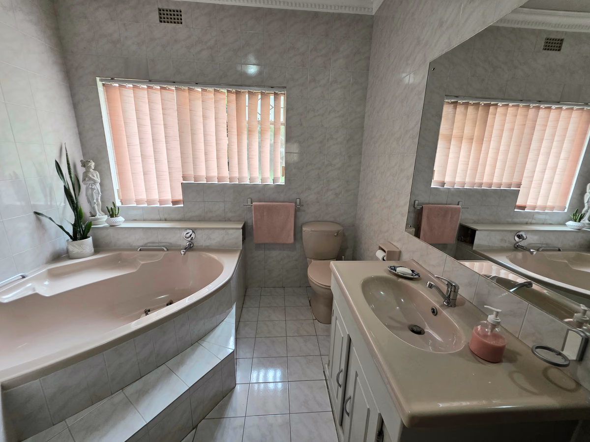 2 Bedroom House For Sale in Parlock