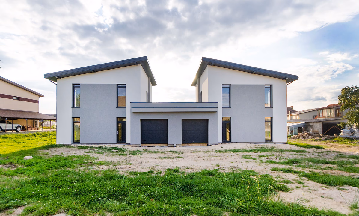 6 Bedroom House For Sale in Mangweni