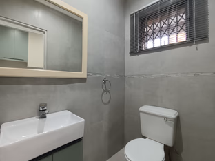 3 Bedroom House For Sale in Floracliffe