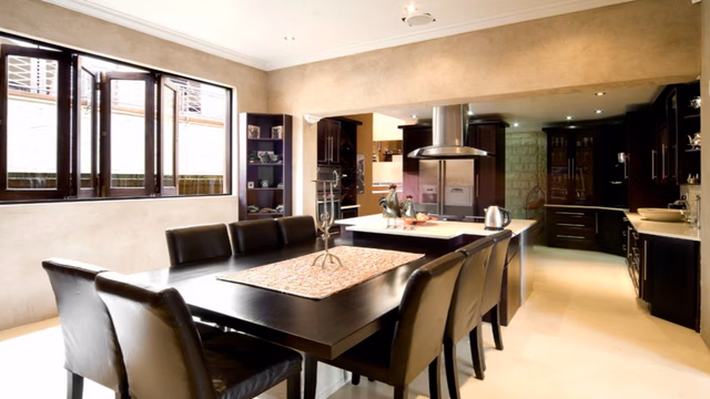 Gorgeous Sunny North Facing Unit set in the heart of Bothas Hill